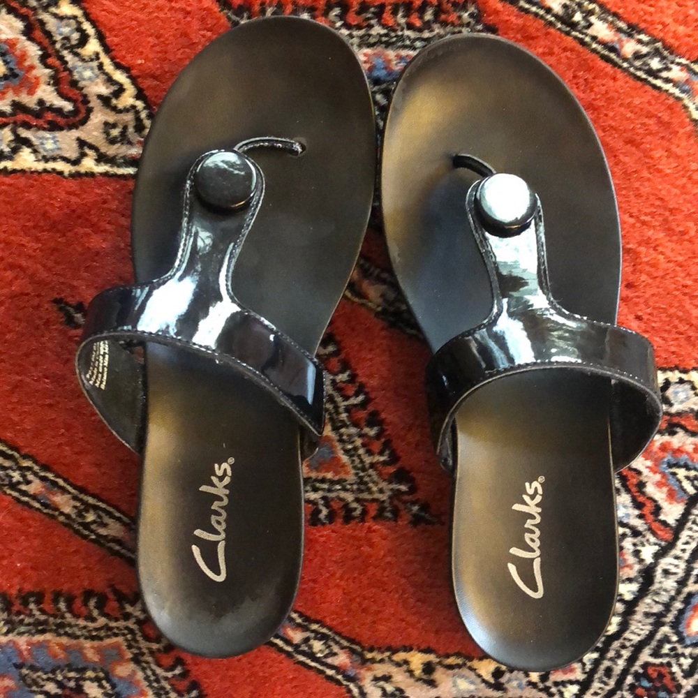 Clark’s Black Patent Leather Thong Sandals